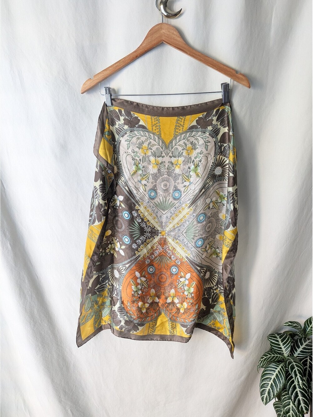 Vintage Floral Heart Pattern Polyester Scarf in Yellow and Brown